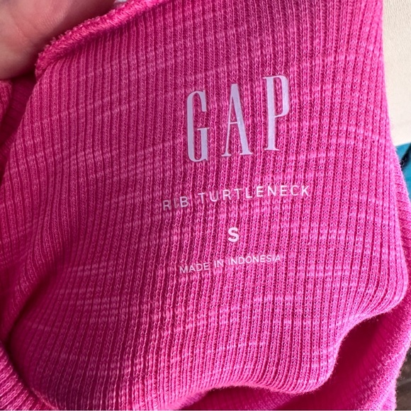 NWT GAP Essential Rib Turtleneck T-Shirt fuchsia SMALL - Picture 11 of 12